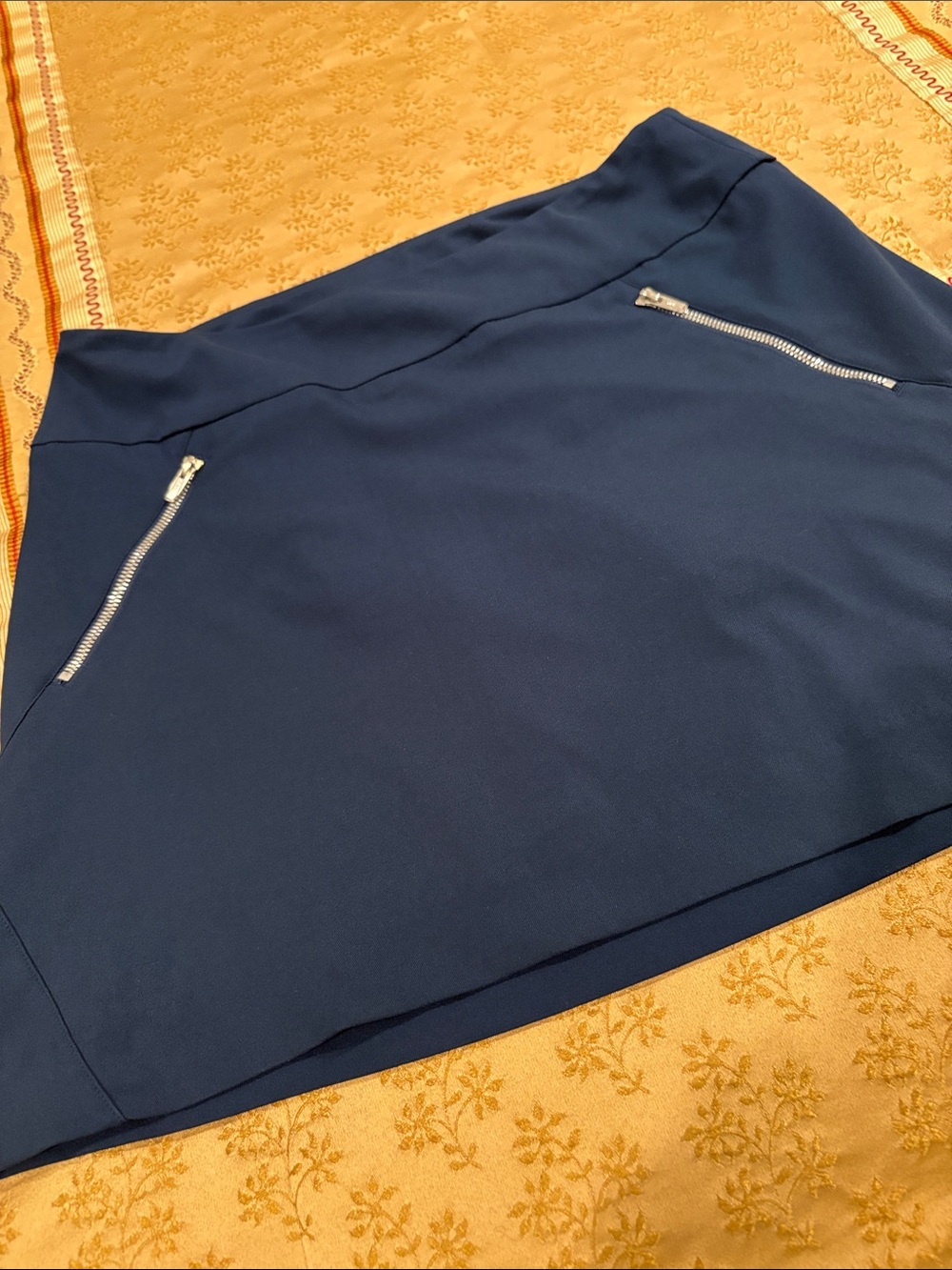 Under Armour Navy Athletic Skirt with Logo Tag, Shorts, Zipper Pockets, XL